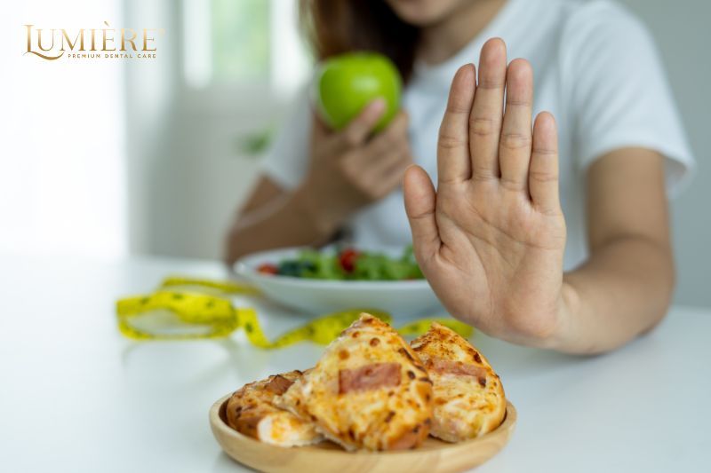 Nhổ răng khôn kiêng gì? Bí quyết để quá trình lành lặn thuận lợi 3 Người nhổ răng có ăn được trứng không?