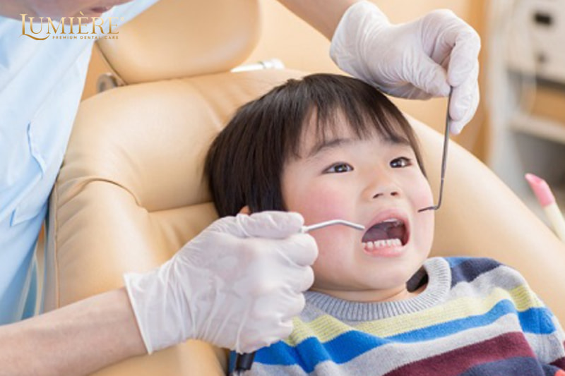 Bí quyết giúp em bé nhổ răng một cách nhẹ nhàng và vui vẻ 3 Lưu ý khi nhổ răng cho em bé