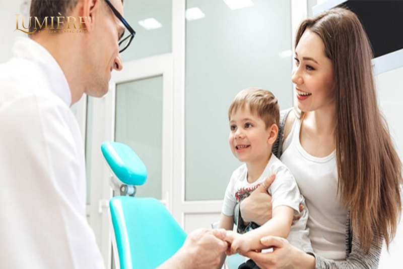 6 Phòng khám nha khoa trẻ em tại TPHCM uy tín & chất lượng 1 Vì sao nên cho bé đi khám răng từ sớm?